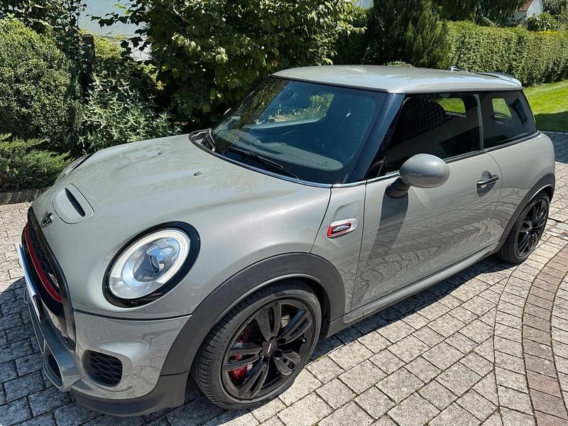 Grau Gebraucht 2017 Mini John Cooper Works Kleinwagen | 21.990 € (Fairer Preis) - Bild 1/4