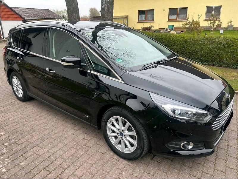 Gebraucht Ford S-MAX Titanium 179 PS (131 kW) 2018 Schwarz Van / Kleinbus