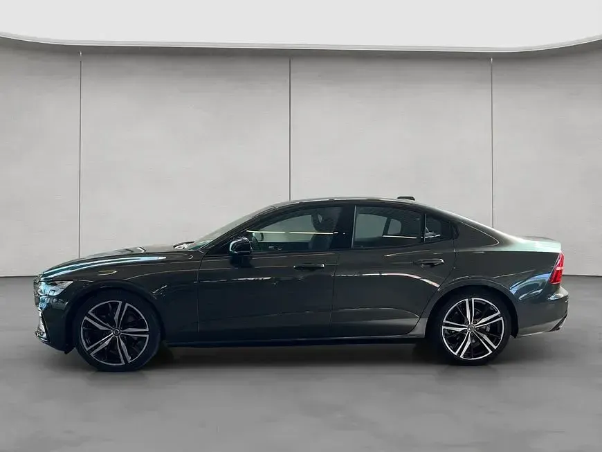 Gebraucht Volvo S60 R-Design 145 PS (106 kW) 2022 Limousine