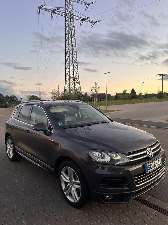 Grau Gebraucht 2012 VW Touareg R-line SUV | 17.500 € (Teuer) - Bild 1/4