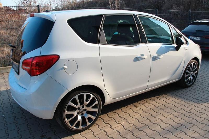 Gebraucht Opel Meriva Color Edition 140 PS (102 kW) 2012 Weiß Van / Kleinbus