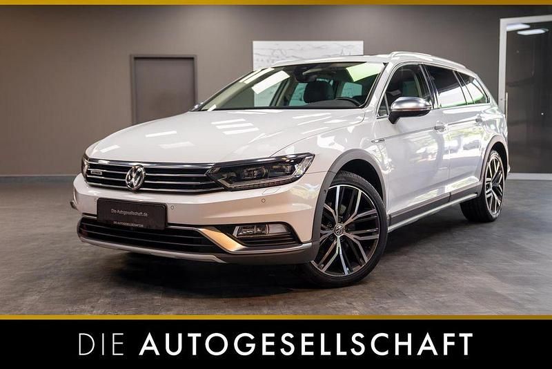 Oryxwhite perlmutteffekt Gebraucht 2019 VW Passat Alltrack Kombi | 27.990 € (Fairer Preis) - Bild 1/2