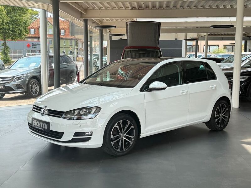 Weiß Gebraucht 2016 VW Golf VII Allstar Limousine | 11.950 € (Fairer Preis) - Bild 1/4