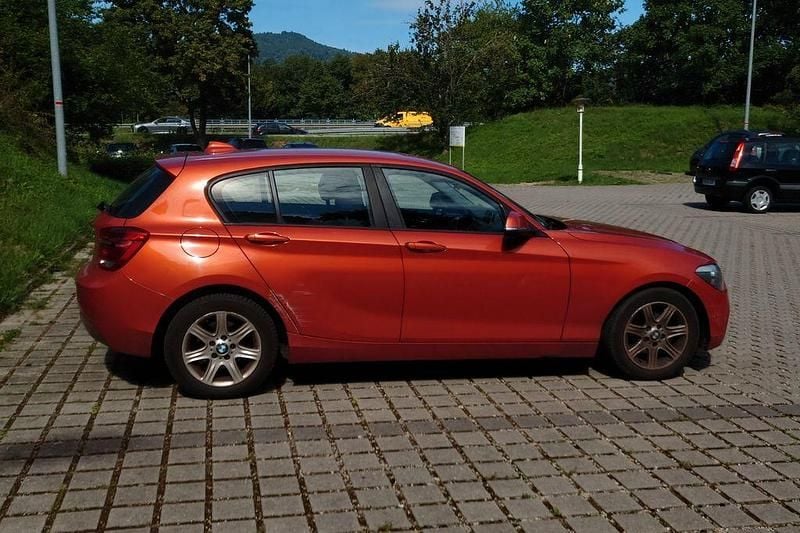 Orange Gebraucht 2013 BMW 116 Kleinwagen | 3.700 € (Superpreis) - Bild 1/4