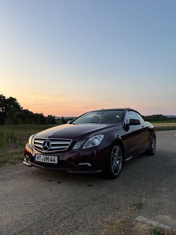 Gebraucht Mercedes E500 Elegance 387 PS (284 kW) 2011 Rot Cabrio