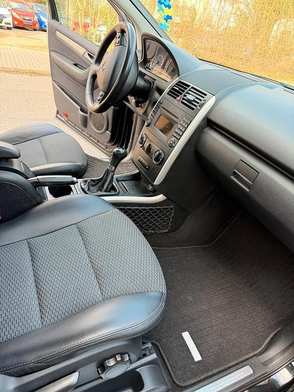 Gebraucht Mercedes A180 109 PS (80 kW) 2011 Schwarz Limousine