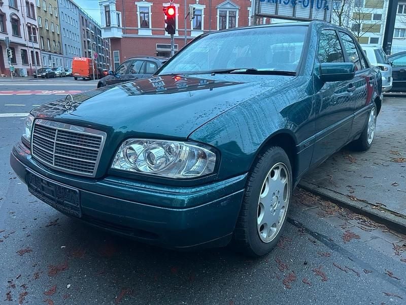 Gebraucht Mercedes C220 95 PS (69 kW) 1996 Grün Limousine