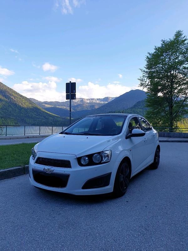 Weiß Gebraucht 2011 Chevrolet Aveo Limousine | 2.990 € - Bild 1/2