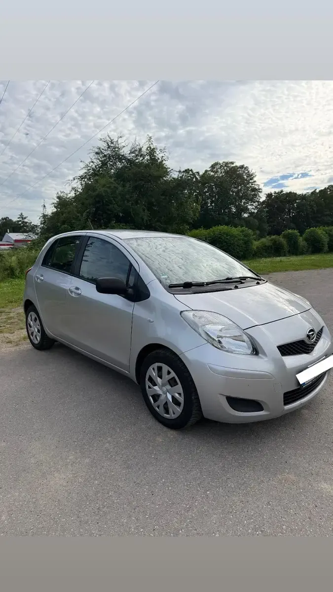 Gebraucht Daihatsu Charade 99 PS (72 kW) 2012 Silber Kleinwagen