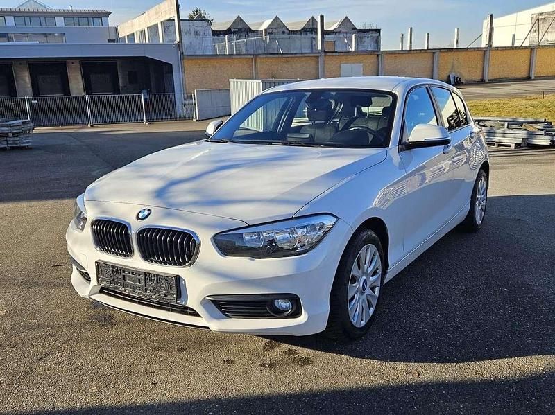 Alpinweiss iii Gebraucht 2016 BMW 118 Advantage Kleinwagen | 10.950 € (Fairer Preis) - Bild 1/4