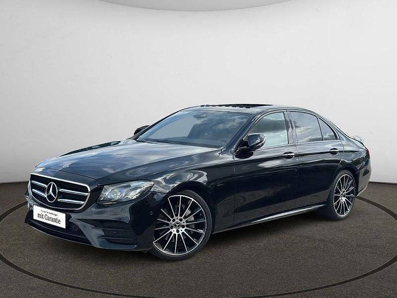 Obsidianschwarz Gebraucht 2017 Mercedes E220 AMG line Limousine | 29.999 € (Etwas zu teuer) - Bild 1/4
