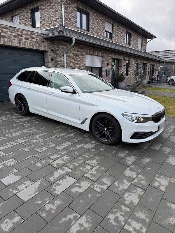 Gebraucht BMW 520 Sport Line 190 PS (139 kW) 2019 Weiß Kombi