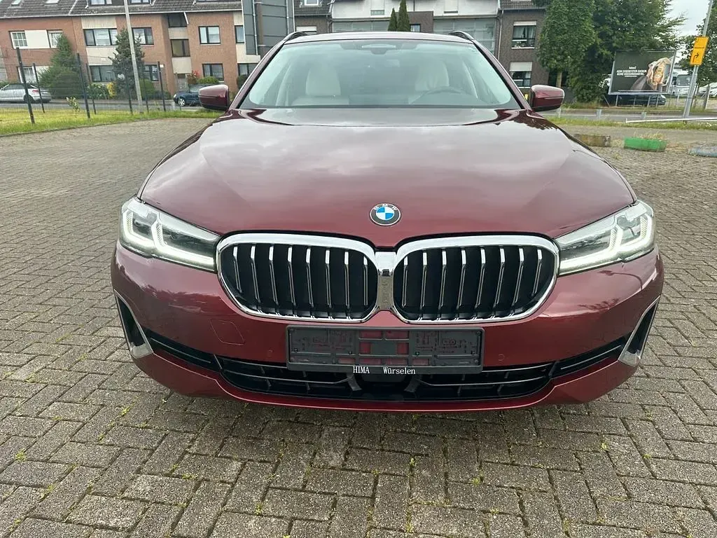 Gebraucht BMW 520 Luxury Line 190 PS (139 kW) 2023 Aventurinrot iii metallic Kombi