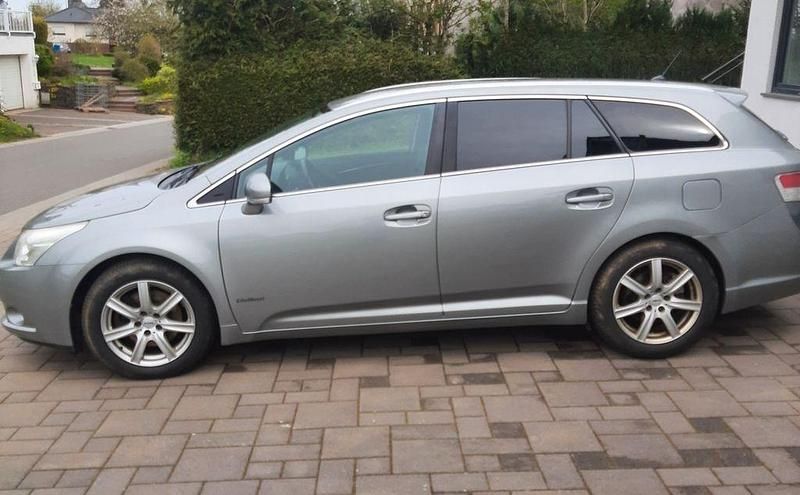 Gebraucht Toyota Avensis Executive 150 PS (110 kW) 2011 Silber Kombi