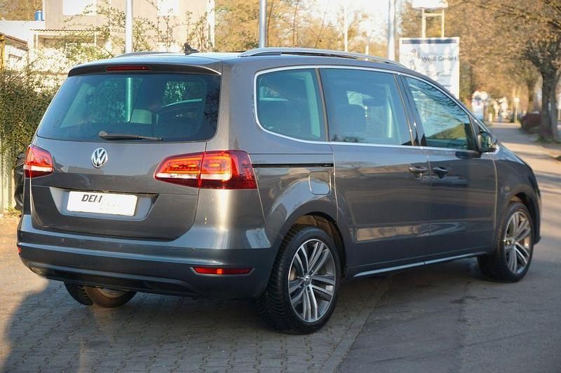 Gebraucht VW Sharan Highline 177 PS (130 kW) 2020 Grau Van / Kleinbus