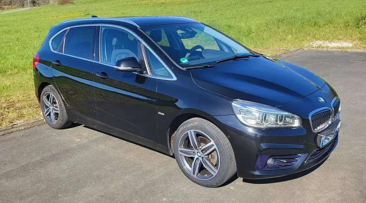 Gebraucht BMW 218 Sport Line 136 PS (100 kW) 2017 Schwarz Kombi