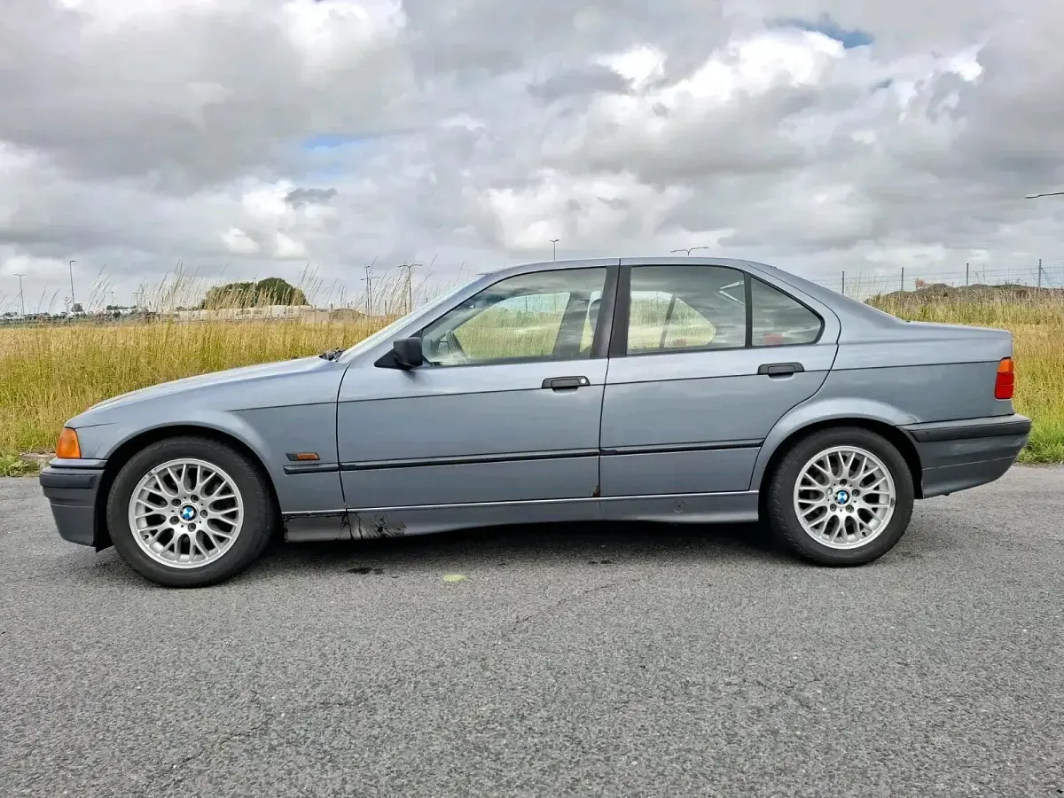 Gebraucht BMW 318 90 PS (66 kW) 1995 Silber Limousine