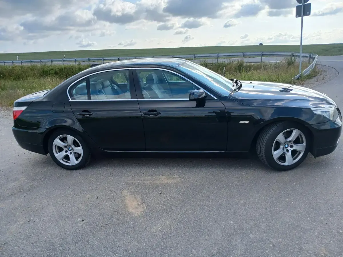 Gebraucht BMW 523 190 PS (139 kW) 2008 Schwarz Limousine