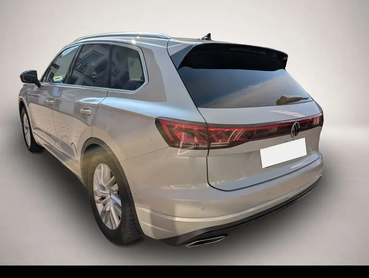 Gebraucht VW Touareg Elegance 231 PS (169 kW) 2024 Beige SUV