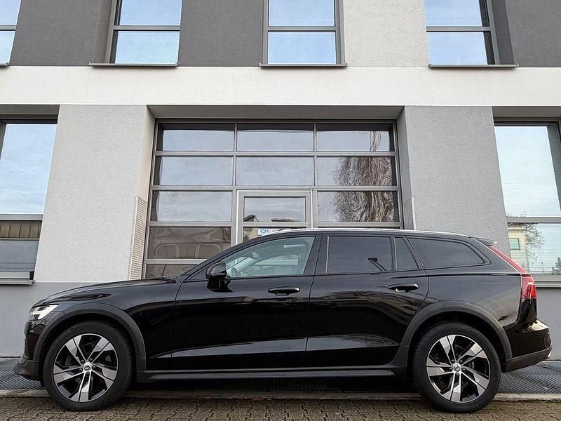 Gebraucht Volvo V60 CC Pro 197 PS (144 kW) 2022 Schwarz Kombi