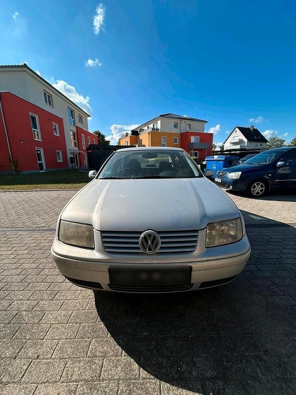 Silber Gebraucht 2003 VW Bora Limousine | 600 € (Superpreis) - Bild 1/4