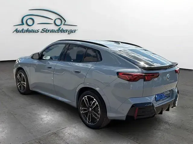 Gebraucht BMW X2 M Sport 163 PS (119 kW) 2025 Grau SUV