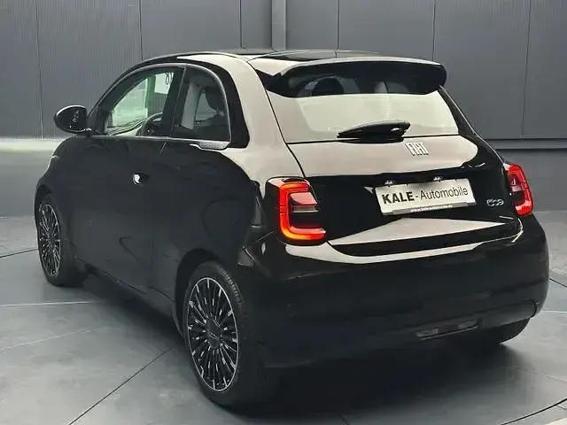 Gebraucht Fiat 500e Icon 86 kW (118 PS) 2022 Onyx schwarz Kleinwagen