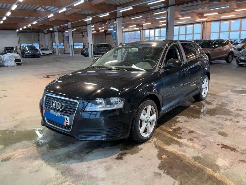 Schwarz Gebraucht 2010 Audi A3 Attraction Limousine | 8.500 € (Teuer) - Bild 1/4