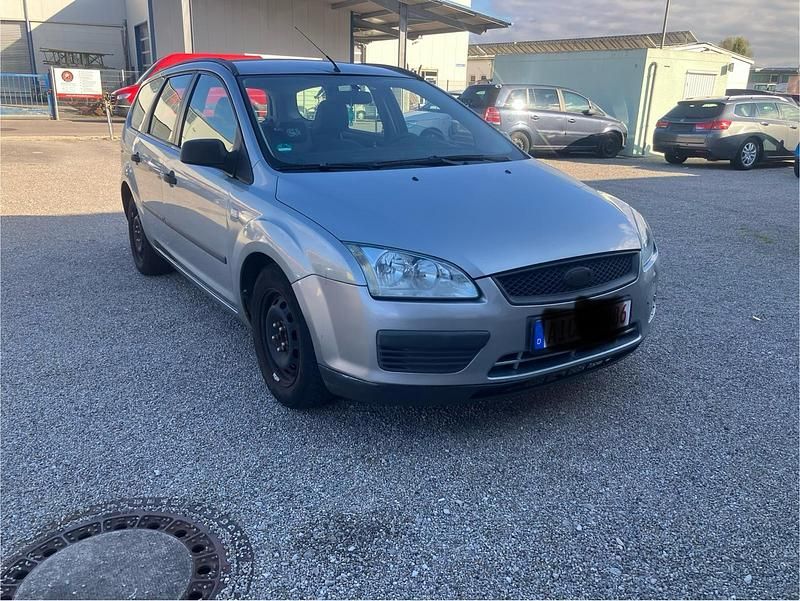 Silber Gebraucht 2005 Ford Focus Limousine | 350 € (Superpreis) - Bild 1/4
