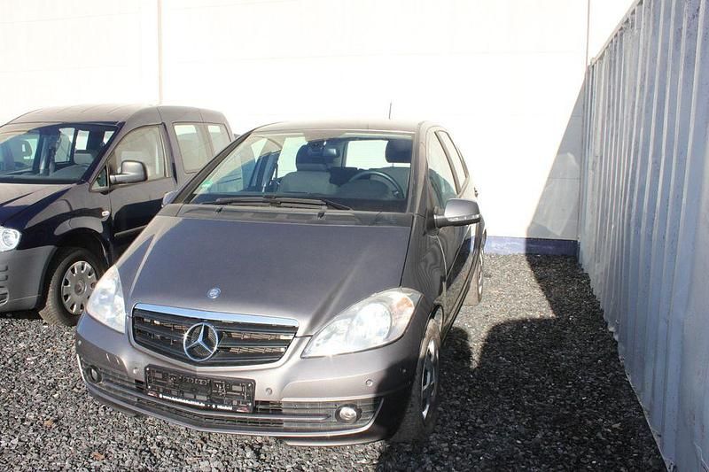 Gebraucht Mercedes A160 95 PS (69 kW) 2011 Grau Limousine