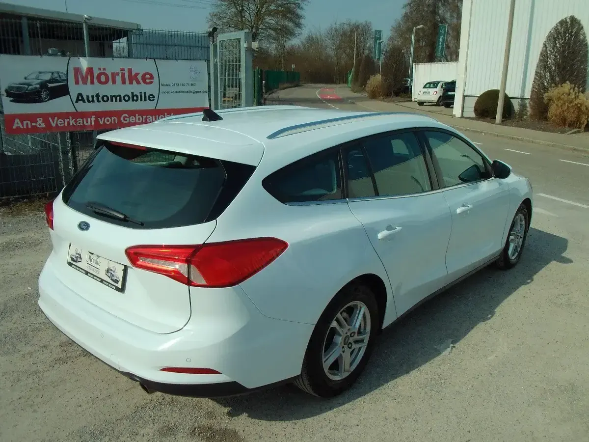 Używany Ford Focus Titanium 101 KM (74 kW) 2022 Biały Kombi