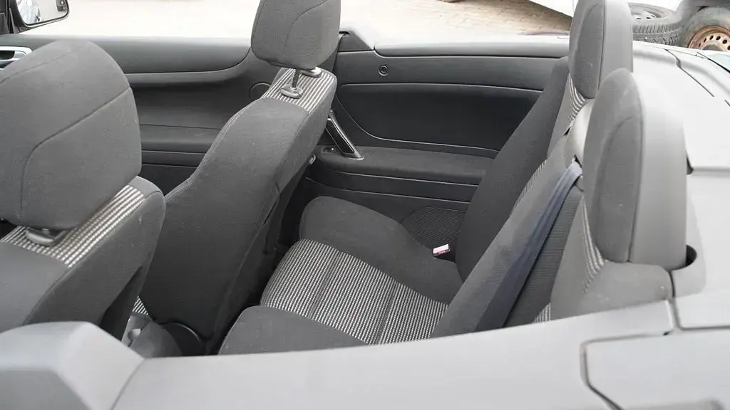 Gebraucht Peugeot 307 CC Tendance 140 PS (102 kW) 2006 Cabrio