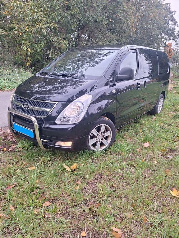 Gebraucht Hyundai H-1 170 PS (125 kW) 2011 Schwarz Van / Kleinbus