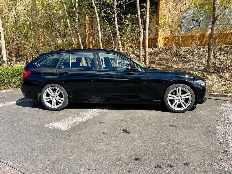 Gebraucht BMW 320 Advantage 190 PS (139 kW) 2017 Schwarz Kombi