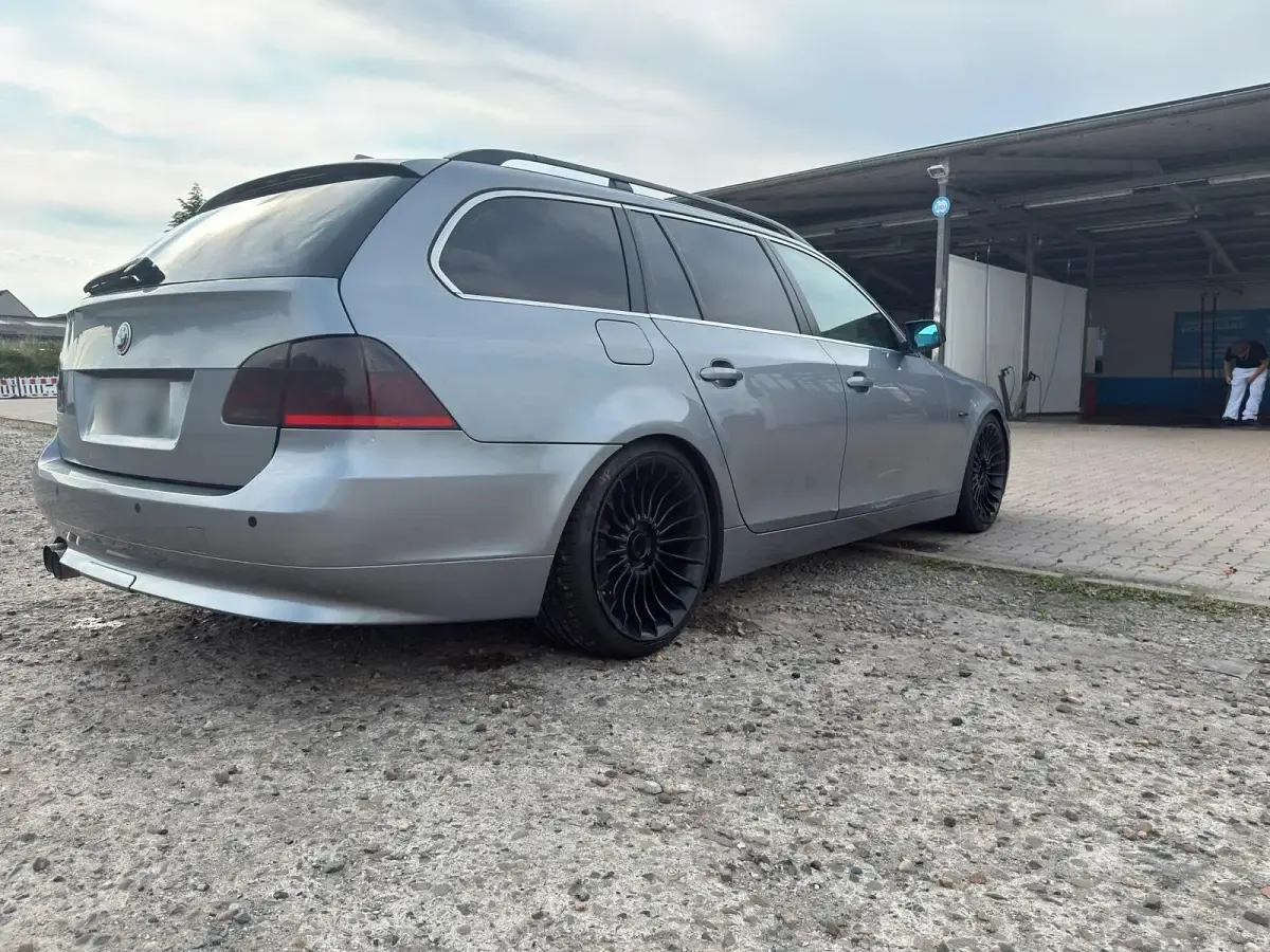 Gebraucht BMW 545 333 PS (244 kW) 2004 Grau Kombi