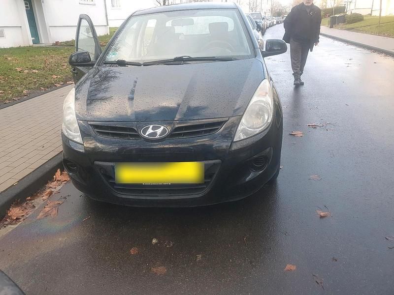 Gebraucht Hyundai i20 78 PS (57 kW) 2011 Schwarz Kleinwagen