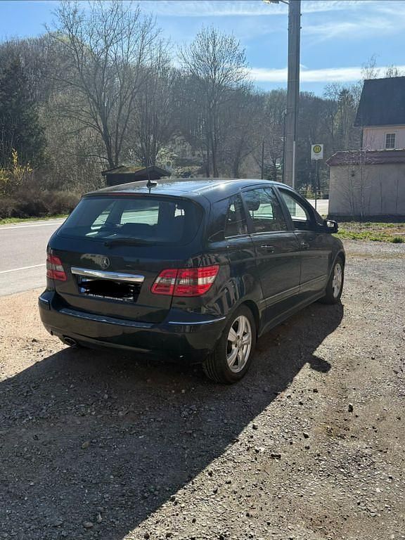 Gebraucht Mercedes B180 116 PS (85 kW) 2011 Schwarz Van / Kleinbus