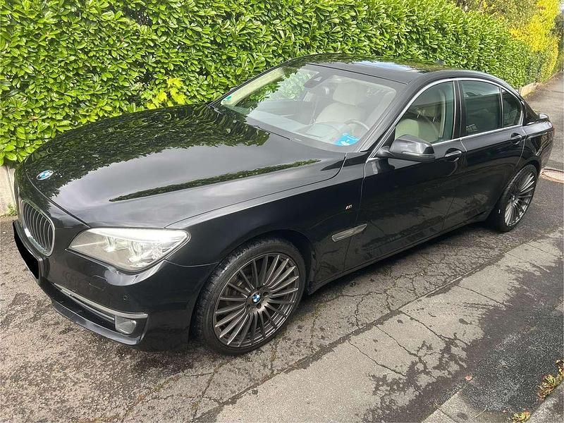 Gebraucht BMW 740 313 PS (230 kW) 2014 Schwarz Limousine