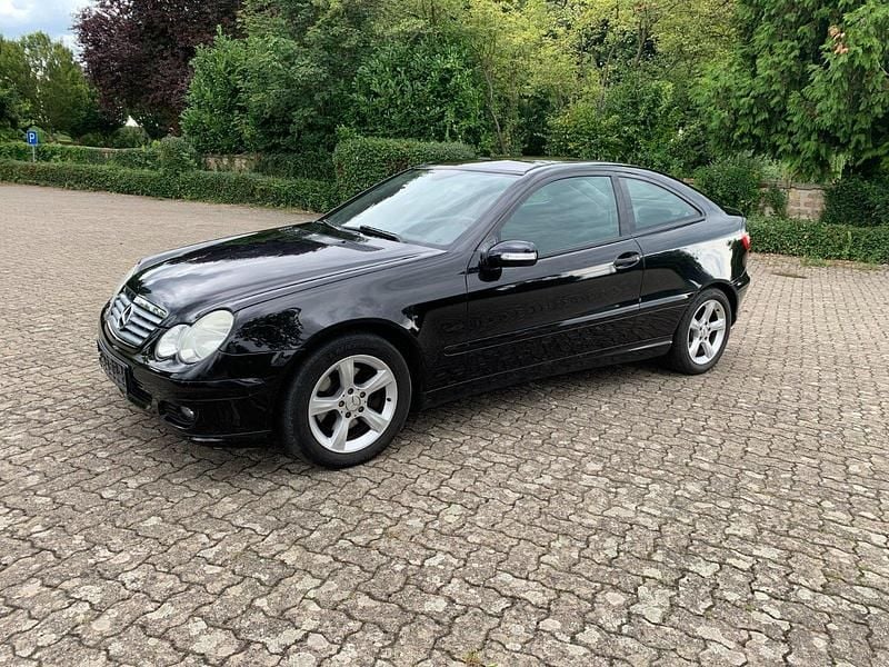 Schwarz Gebraucht 2006 Mercedes C230 Sport Edition Coupé | 4.199 € (Fairer Preis) - Bild 1/4