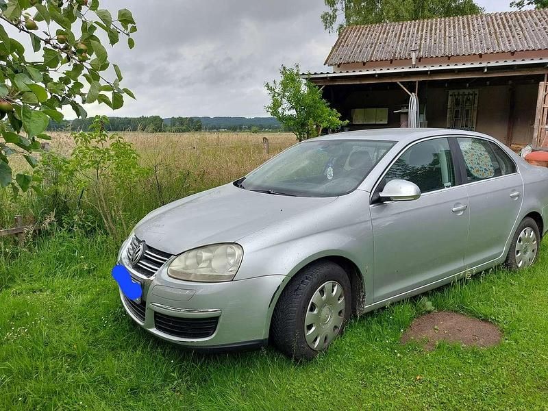 Silber Gebraucht 2007 VW Jetta Comfortline Limousine | 2.000 € (Fairer Preis) - Bild 1/4