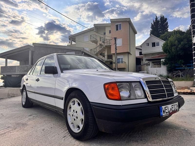 Weiß Gebraucht 1988 Mercedes 250 Limousine | 10.000 € - Bild 1/4