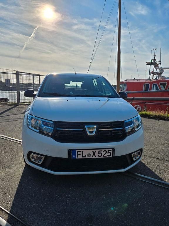 Weiß Gebraucht 2018 Dacia Sandero Essentiel Kleinwagen | 3.900 € (Superpreis) - Bild 1/4