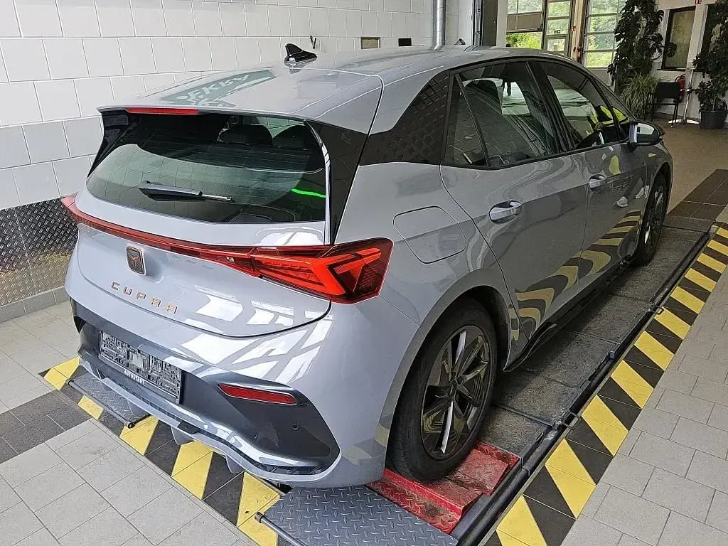 Gebraucht Cupra Born 150 kW (204 PS) 2024 Grau Kleinwagen