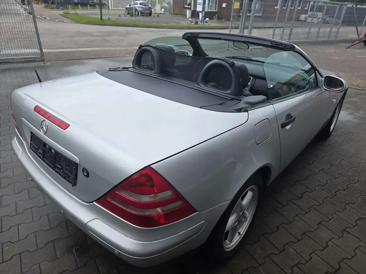 Second-hand Mercedes SLK200 136 CP (100 kW) 2000 Argintiu Cabrio