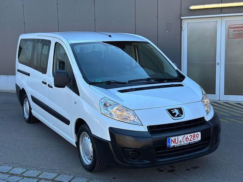 Gebraucht Peugeot TePee 120 PS (88 kW) 2010 Weiß Van / Kleinbus