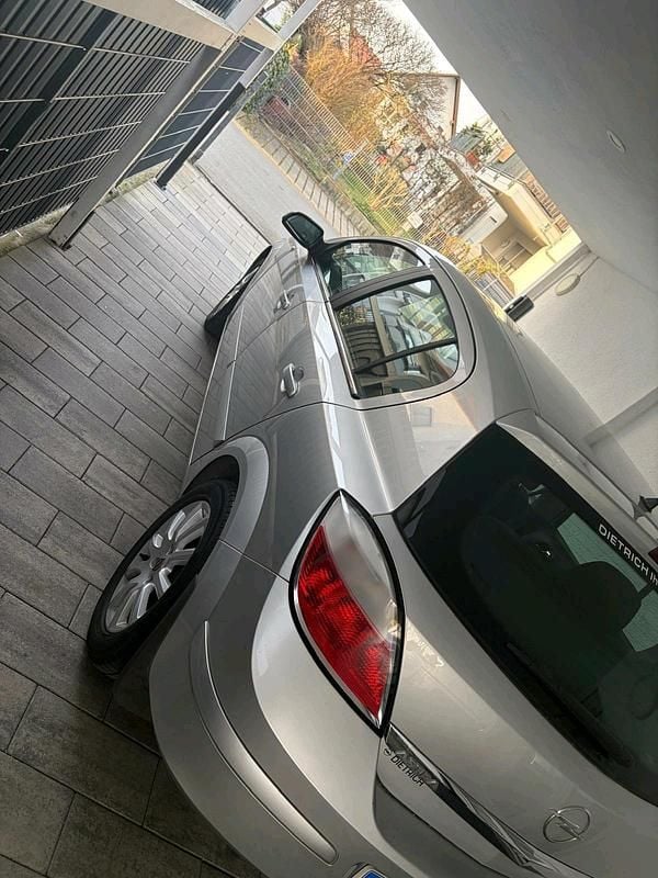 Gebraucht Opel Astra 160 PS (117 kW) 2008 Silber Kleinwagen