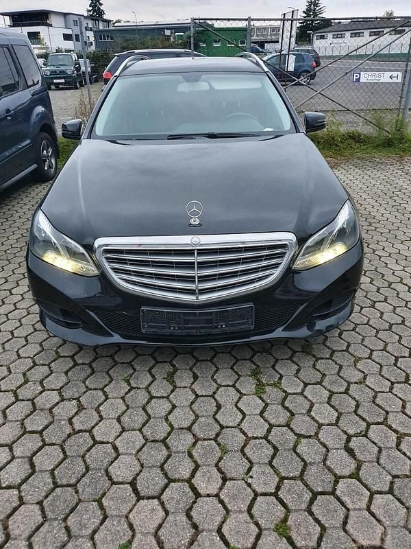 Schwarz Gebraucht 2016 Mercedes E200 Kombi | 9.500 € (Superpreis) - Bild 1/4