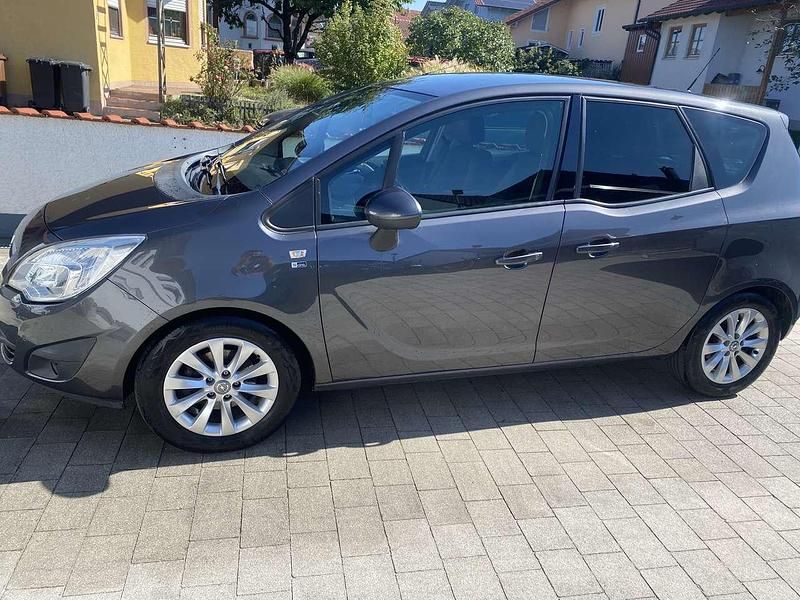 Gebraucht Opel Meriva Edition 120 PS (88 kW) 2012 Van / Kleinbus