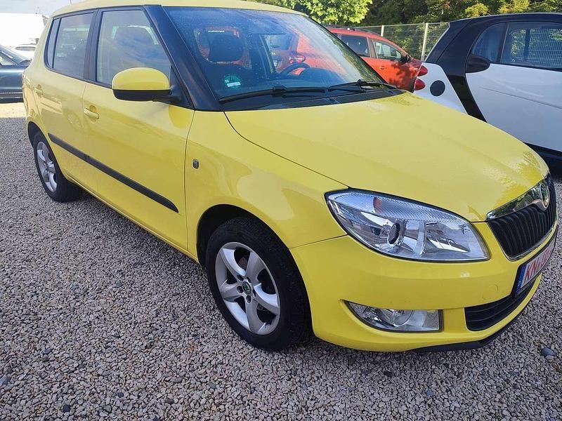 Gelb Gebraucht 2011 Skoda Fabia Family Kleinwagen | 3.000 € (Fairer Preis) - Bild 1/4