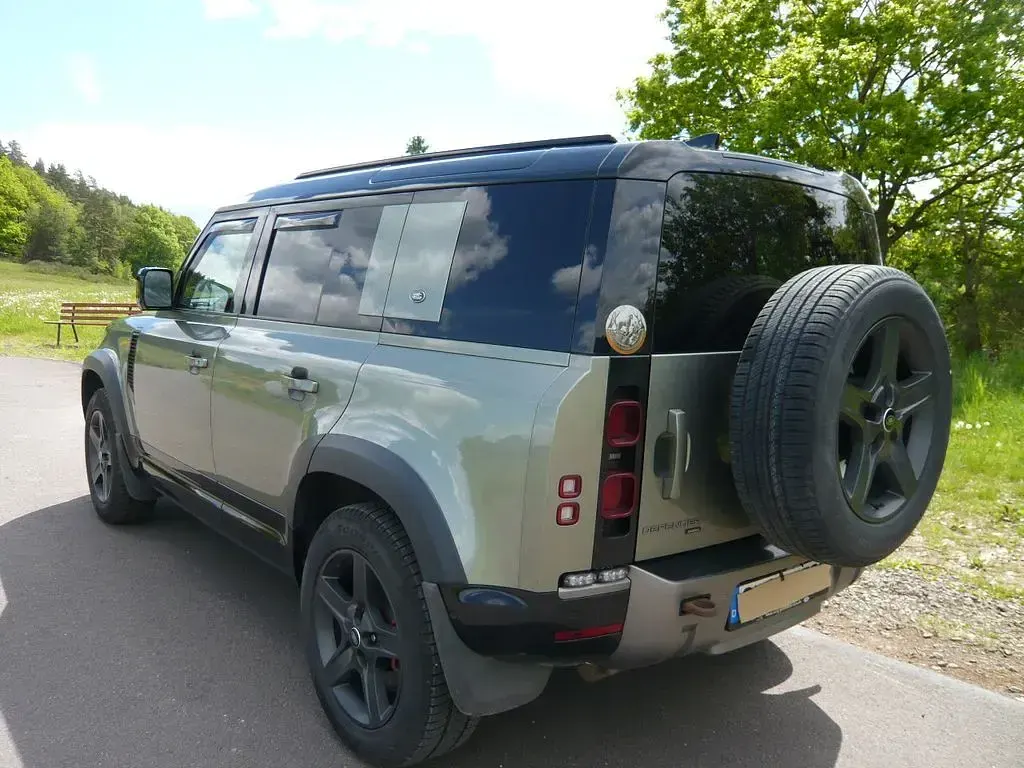 Gebraucht Land Rover Defender SE Dynamic 300 PS (220 kW) 2022 Grün SUV